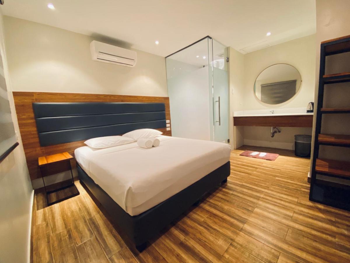 The Hub District Garden Suites Pasay Exterior foto
