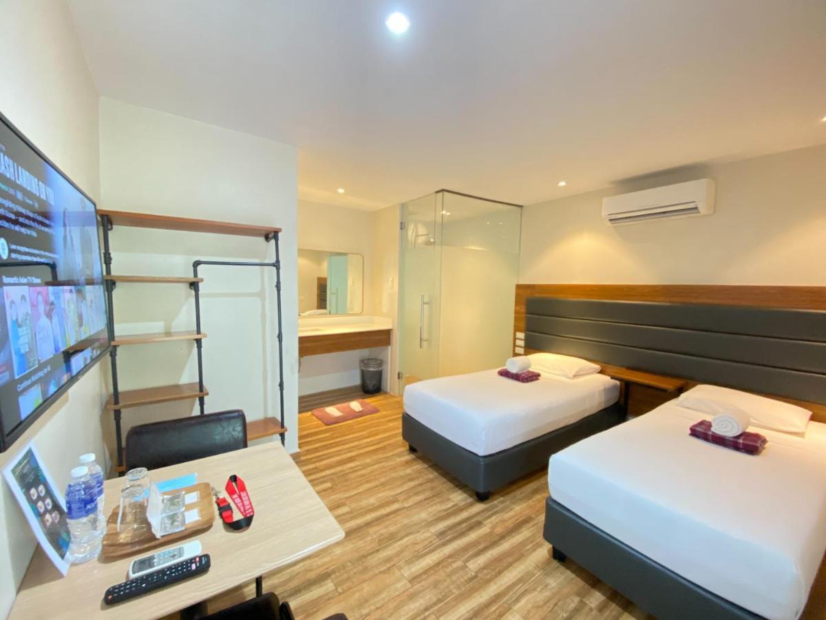 The Hub District Garden Suites Pasay Exterior foto
