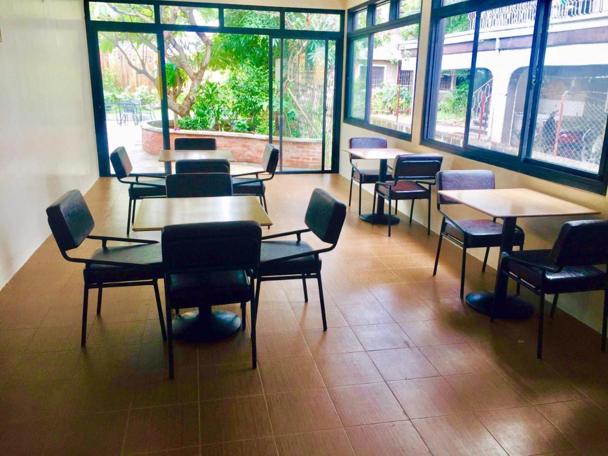 The Hub District Garden Suites Pasay Exterior foto
